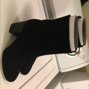 💯% Authentic Michael Kors Boots w sparkly heel